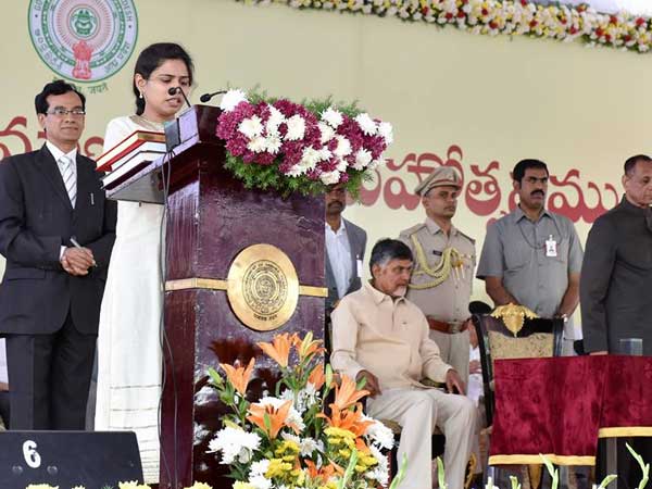 గ్రూపులు అఖిలప్రియకు కత్తిమీద సాము