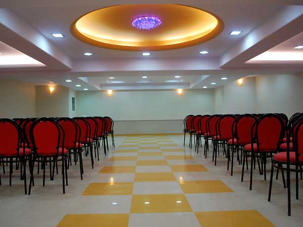 పంక్షన్ హాళ్లు మార్చుకునేందుకు