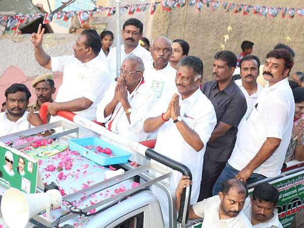 పన్నీరుతో సయోధ్య కుదిర్చేందుకు..