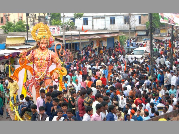 దోపిడీదారుకు స్మారకలా..?