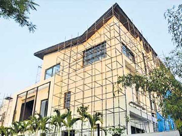 20 వేల చ.అ.ల్లో విలాస భవనం