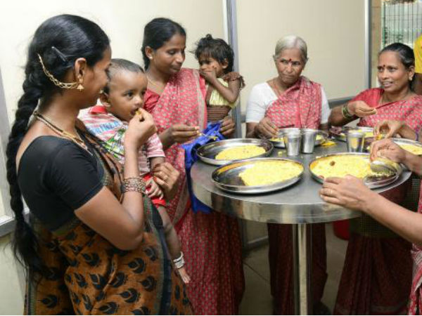 అధికారులతో యోగి ఏప్రిల్ 12న సమావేశం అధికారులతో యోగి ఏప్రిల్ 12న సమావేశం