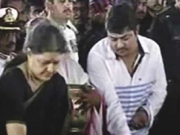 వారసులు పన్నీరుసెల్వమే