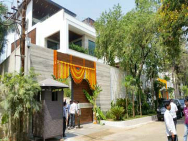 పాత భవనం స్థానంలోనే..