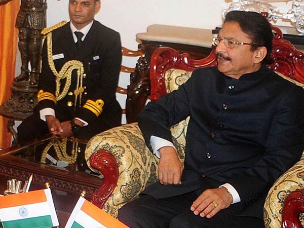 టీటీవీ దినకరన్ కోసం మంత్రులు