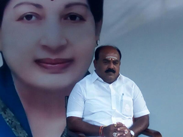 రోజుకోకరు వెలుతారని ఆందోళన