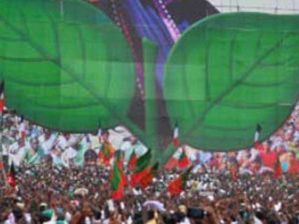 విసిగిపోయిన నేతలు