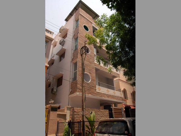 కుటుంబసభ్యుల పేర్లపై కోట్ల ఆస్తులు