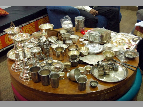 అవినీతి తిమింగలమే..