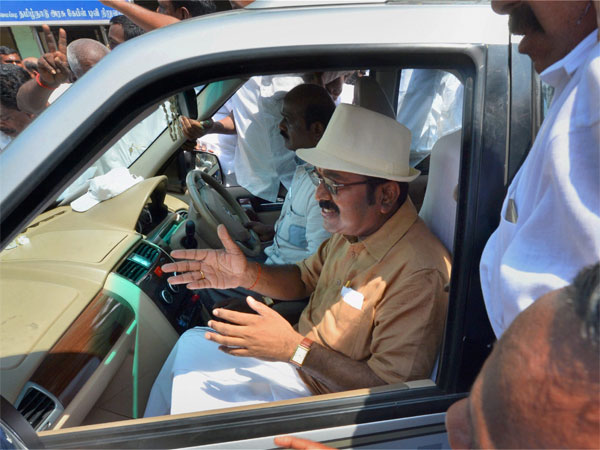 కస్టడీ కోసం కష్టాలు