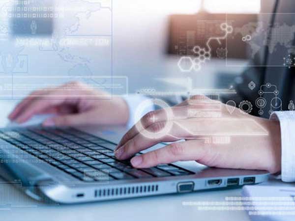 వర్క్ ఫోర్స్ ను తగ్గించనున్న ఐటీ కంపెనీలు