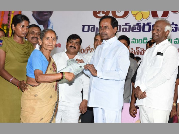 దళితులకు పంపిణీచేసిన భూమి ఎంత?