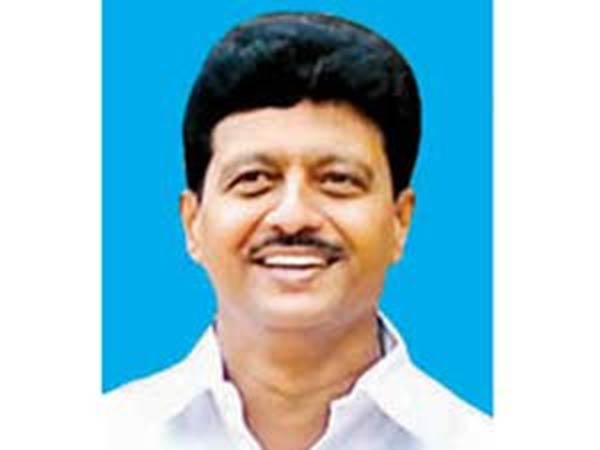 శశికళ భర్తకే సినిమా చూపించాడు