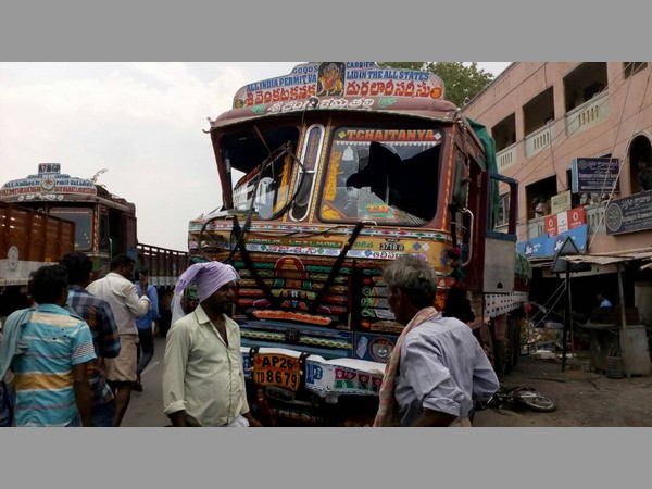 పదేళ్లు బొక్కలో తోయాలి: