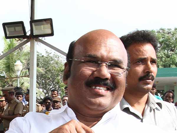 ట్విస్ట్.. మంత్రి రాజీనామా: