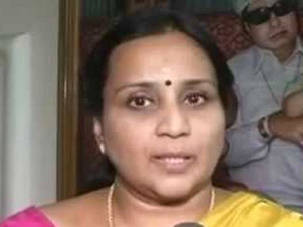  పోలీసు, టీచర్ సహాయంతో