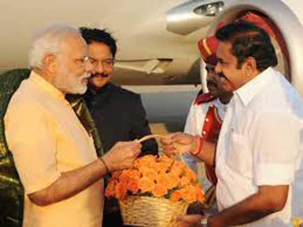 మొదటి నుంచి పన్నీర్ వైపు