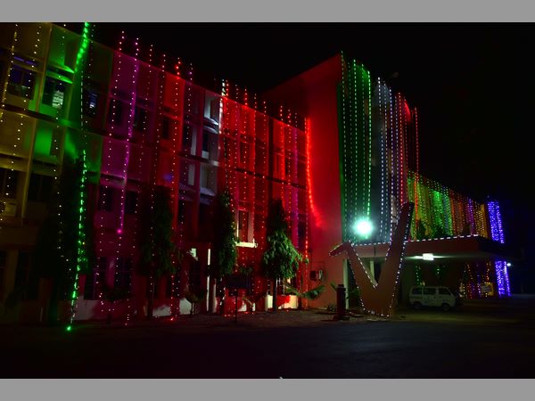 పోలీసుల అదుపులో విద్యార్థులు?