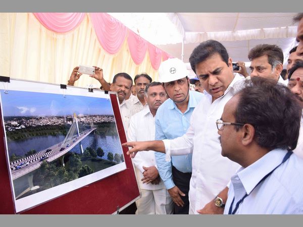 మూడు నిమిషాల్లో హైటెక్ సిటీకి