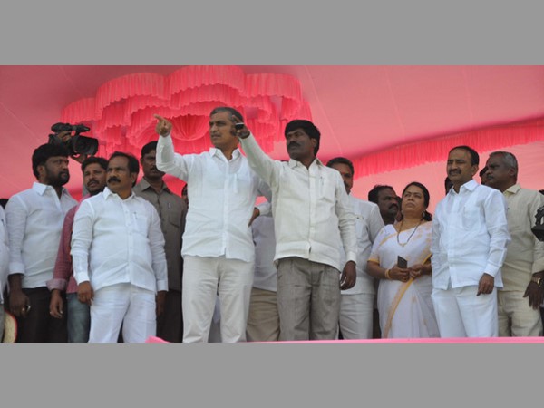 పారామోటరింగ్‌తో పూలు 