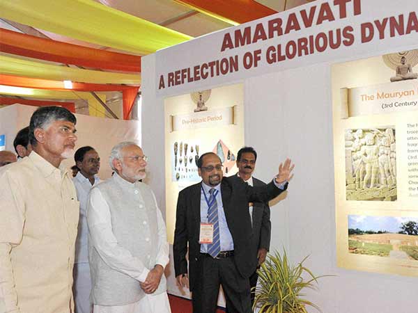 కూచిపూడి నృత్య భంగిమలో రెండంతస్థులు