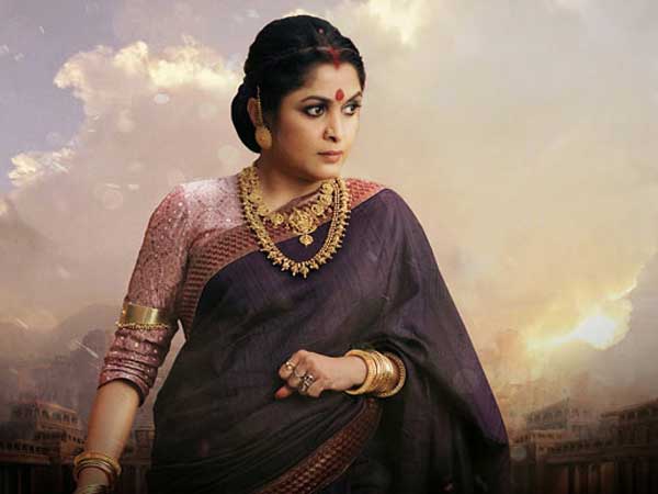 మహిళా అభిమానులకు వల