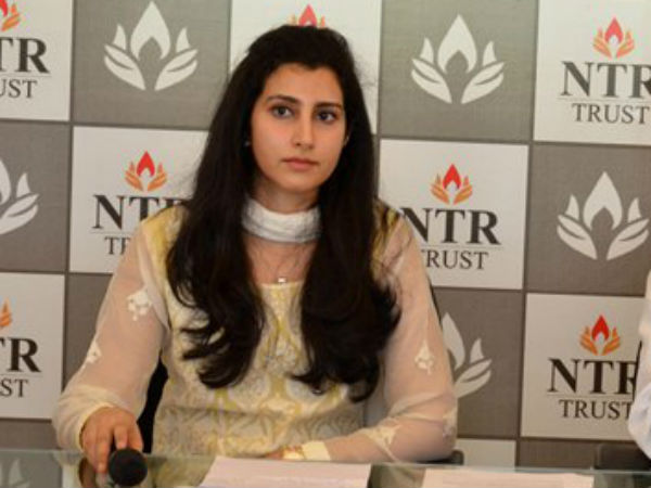 బ్రాహ్మణి ప్రసంగానికి కరతాళ ధ్వనులు...