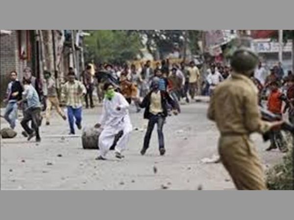 బుర్హాన్ వనీ ఎన్ కౌంటర్ తర్వాత విషమించిన పరిస్థితి