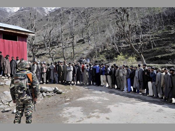 శ్రీనగర్‌ ఉప ఎన్నిక పోలింగ్ హింసాత్మకం