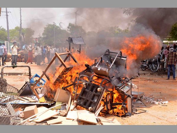 ఎమ్మెల్యేనూ పిలిచారు...