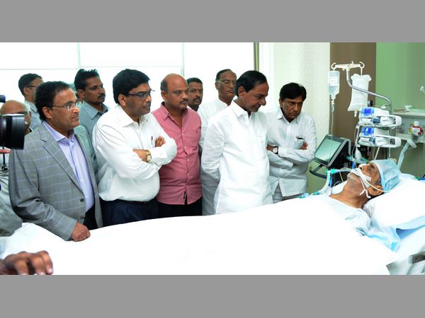 కూర్చోవడానికి కుర్చీలు కూడా లేవు...