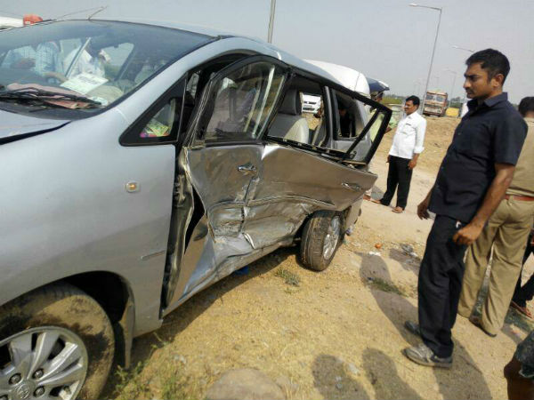 Minister Jagadeesh Reddy safely escaped from road accident 