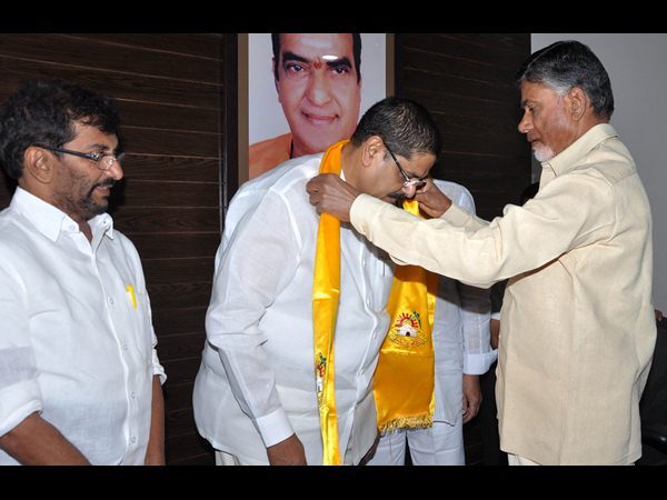 1999లో బాబుపై తిరుగుబాటుకు ప్రయత్నాలు సాగాయి 1999లో బాబుపై తిరుగుబాటుకు ప్రయత్నాలు సాగాయి