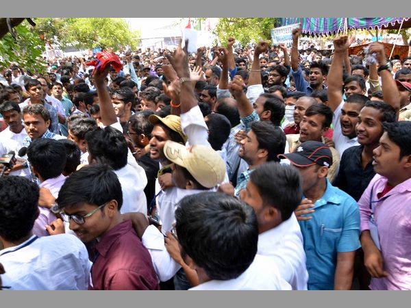 ఎన్నికల సమయంలోనూ..