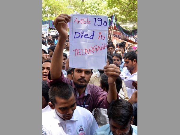 ప్రశ్నలకు సమాధానాలు చెప్పలేకనా...