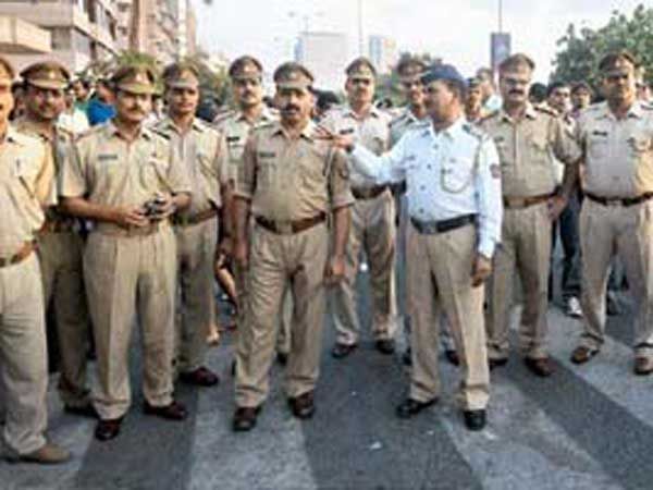 మరి పోలీసులకు ఆదర్శమెవరు?