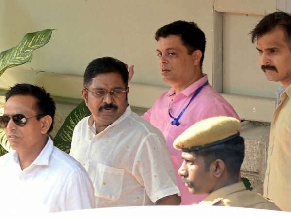 ఇసుక క్వారీలు కాంట్రాక్టు, అడ్వాన్స్ గా రూ. 10 కోట్లు