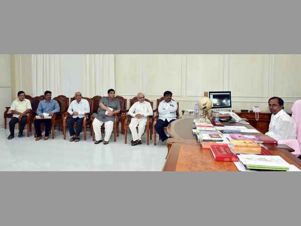 సాహితీ ప్రముఖులను తలుచుకునే విధంగా...