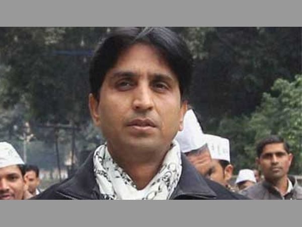 అమానుల్లాఖాన్ పై కుమార్ విశ్వాస్ ఫైర్ అమానుల్లాఖాన్ పై కుమార్ విశ్వాస్ ఫైర్