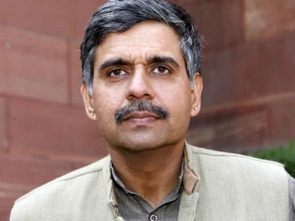 కుమార్ విశ్వాస్ పై కాంగ్రెస్ ఇలా కుమార్ విశ్వాస్ పై కాంగ్రెస్ ఇలా