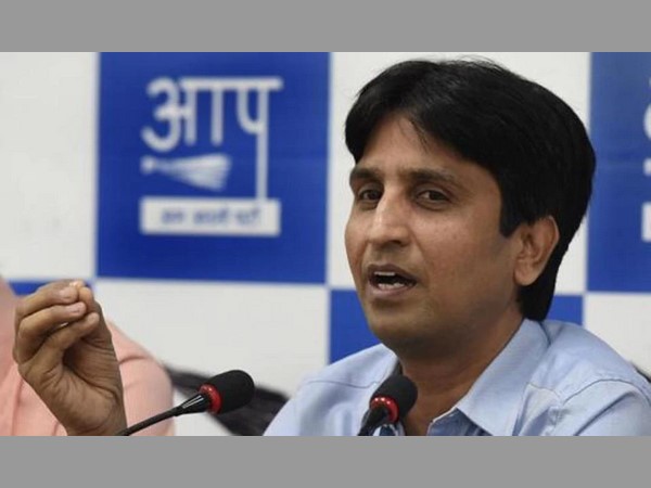 ఖాన్‌పై విశ్వాస్ ఆగ్రహం