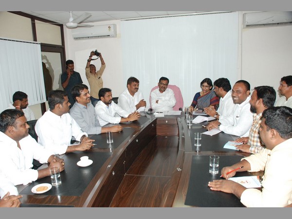 పోస్టులకు పచ్చజెండా ఊపాలని 