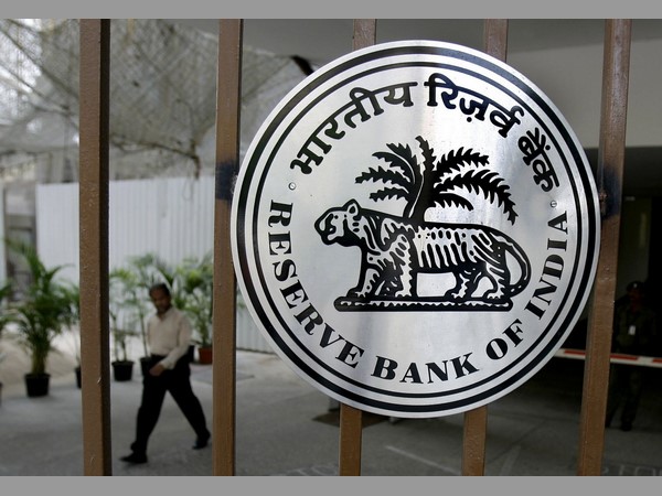 ఆర్బీఐ, బ్యాంకులదీ ఒకే విధానం ఆర్బీఐ, బ్యాంకులదీ ఒకే విధానం