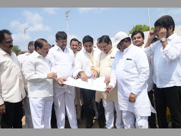 దొంగ మీడియా అంటూ సాక్షిపై ఆగ్రహం