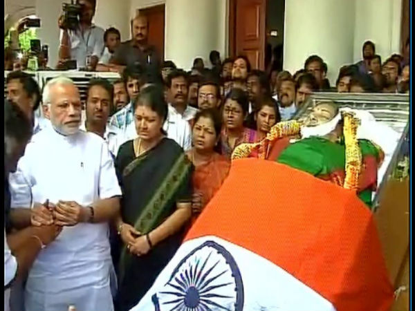 పన్నీరుసెల్వం కోసం..