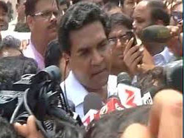 కాపాడే వాడే కాటేశాడు...