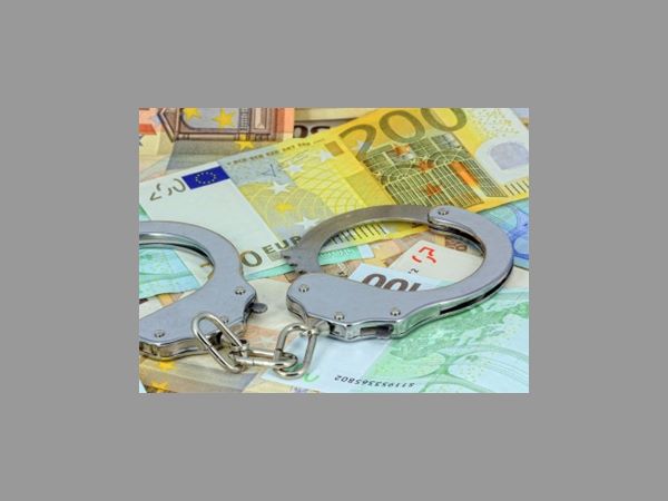 వడ్డీ వ్యాపారుల చేతుల్లో బందీలు