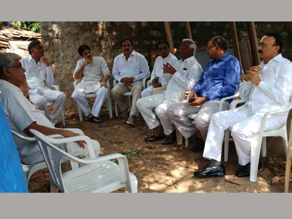 పవన్ కళ్యాణ్ వద్ద కంటతడి