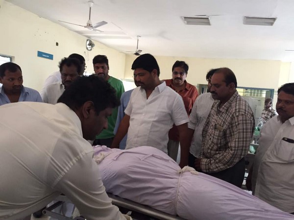 రెప్పపాటు వేగంలో పిల్లర్‌ను ఢీకొంది