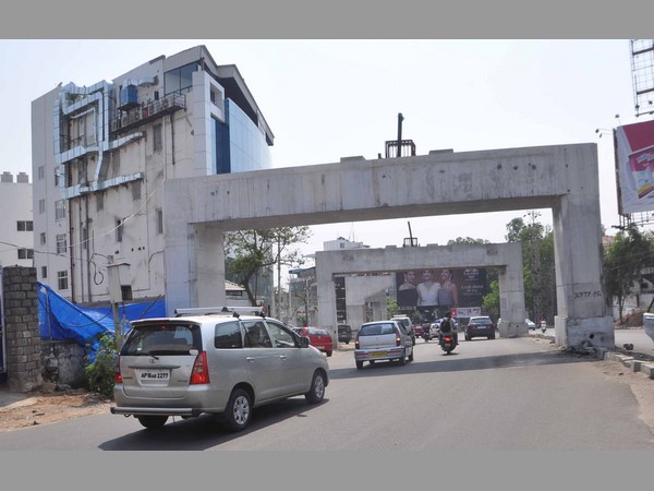 తండ్రికి చేదోడు వాదోడు తండ్రికి చేదోడు వాదోడు